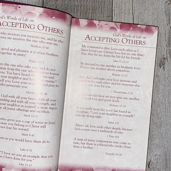 Gods words of life women’s NIV devotional Bible book FREE WITH PURCHASE - Picture 3 of 7